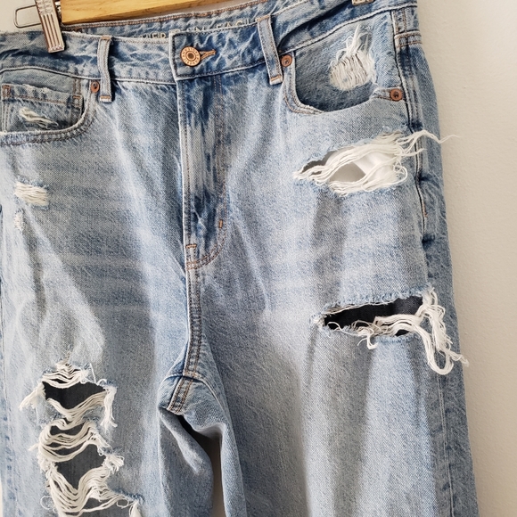 American Eagle AE Ripped distressed High Rise Mom Jeans  Loose 4 - Picture 5 of 15